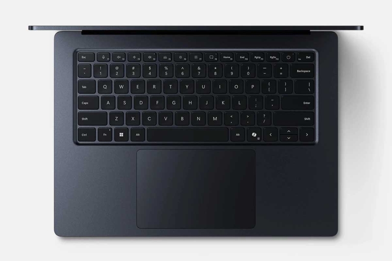 Touchpad haptic trên Surface Laptop Ultra được mở rộng, phù hợp với các thao tác điều hướng và chỉnh sửa chính xác.