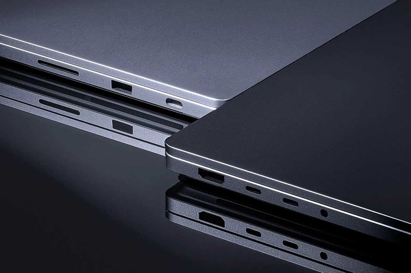Surface Laptop Ultra tích hợp nhiều cổng kết nối, thuận tiện khi sử dụng màn hình ngoài và thiết bị ngoại vi.