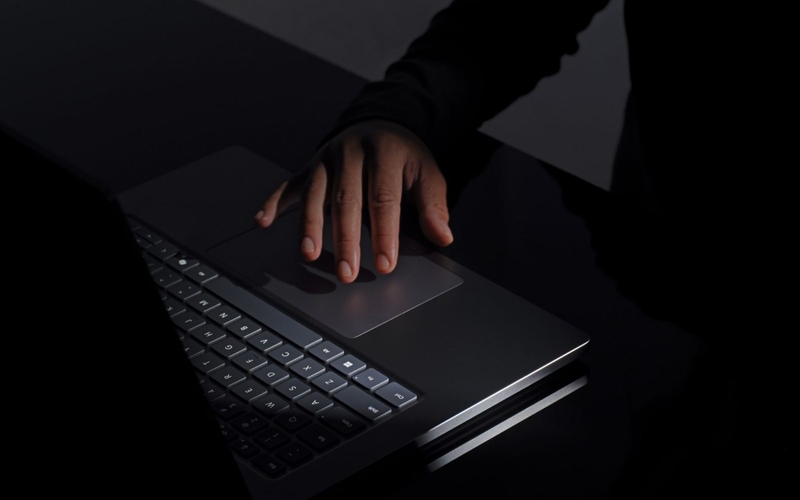 microsoft-surface-laptop-ultra-ra-mat-207759-5.jpg