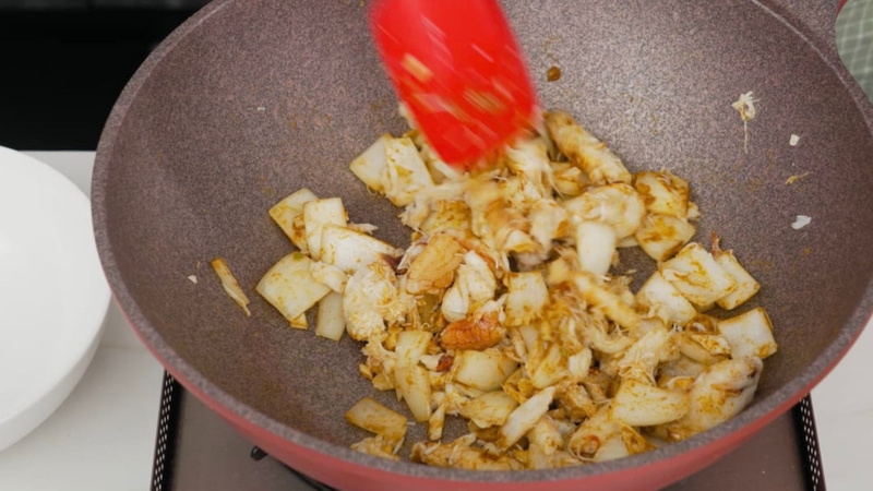 Xào thịt cua