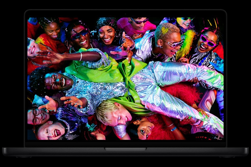 Macbook Pro màn hình Liquid Retina XDR sắc nét, chuẩn màu