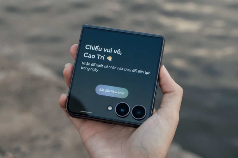 Một ngày chuyển từ Galaxy Z Flip6 sang Galaxy Z Flip8 16