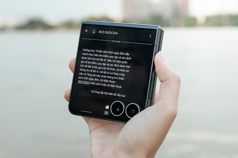 Một ngày chuyển từ Galaxy Z Flip6 sang Galaxy Z Flip8 2
