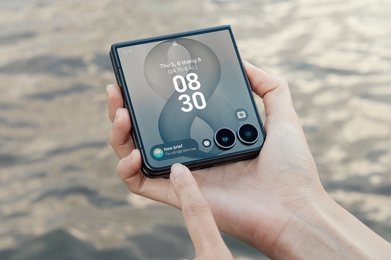 Một ngày chuyển từ Galaxy Z Flip6 sang Galaxy Z Flip8 3