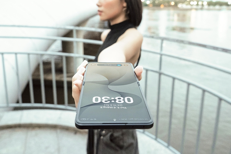 Một ngày chuyển từ Galaxy Z Flip6 sang Galaxy Z Flip8 6