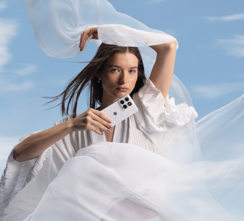 motorola-edge-70-cloud-dancer-ra-mat-195035-3.jpg