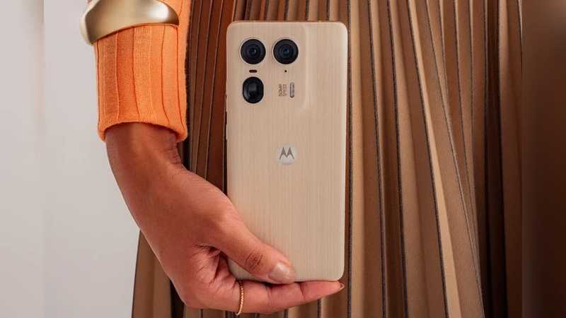 motorola-edge-70-ultra-lo-snapdragon-8-gen-5-194810-2.jpg
