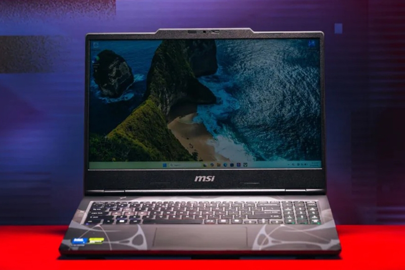 MSI Gaming Cyborg 15 B13WFKG-658VN 2