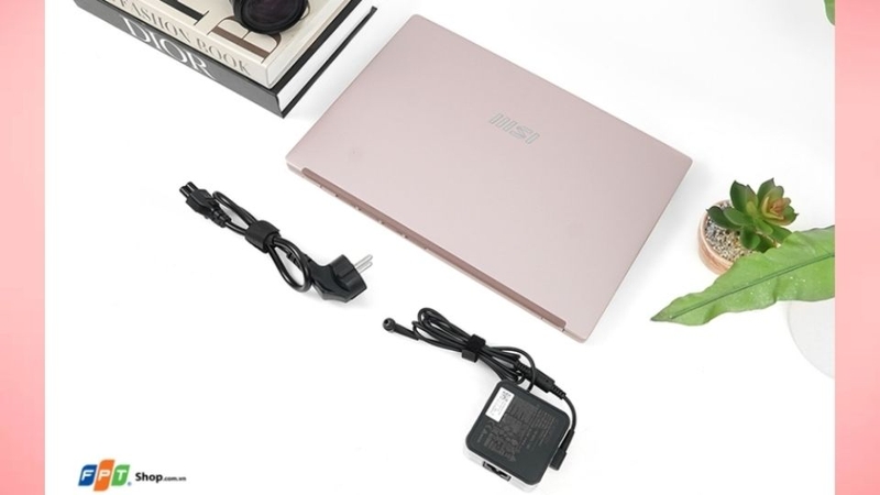 Bộ nhớ RAM 16 GB và ổ SSD 512 GB đảm bảo tốc độ làm việc nhanh chóng