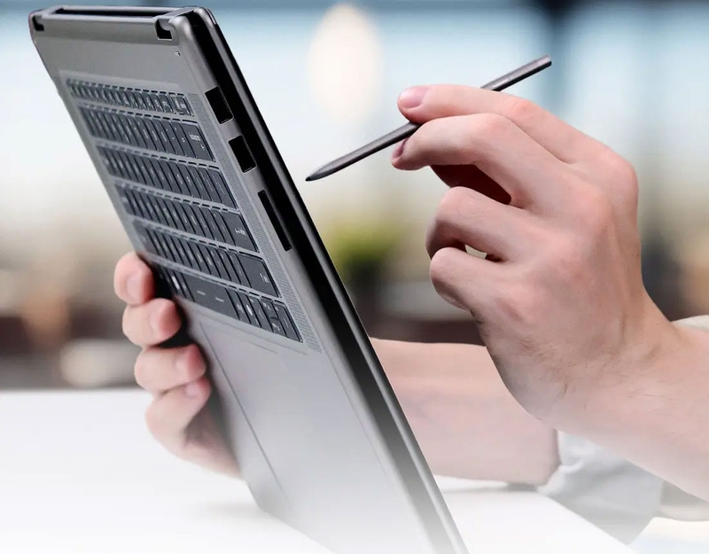 MSI Prestige N16 Flip AI+ kết hợp thiết kế xoay gập 360 độ và bút MSI Nano Pen, thuận tiện cho việc ghi chú và phác thảo.
