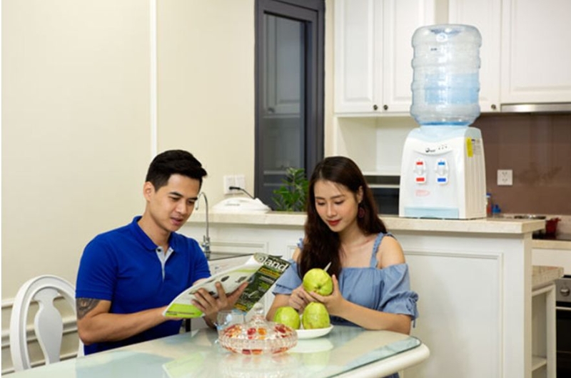cay nuoc nong lanh up binh fujie wd1080e