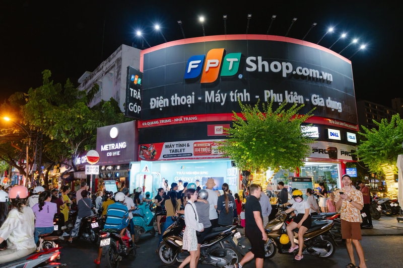 mua-dien-thoai-tecno-tai-fpt-shop.jpg