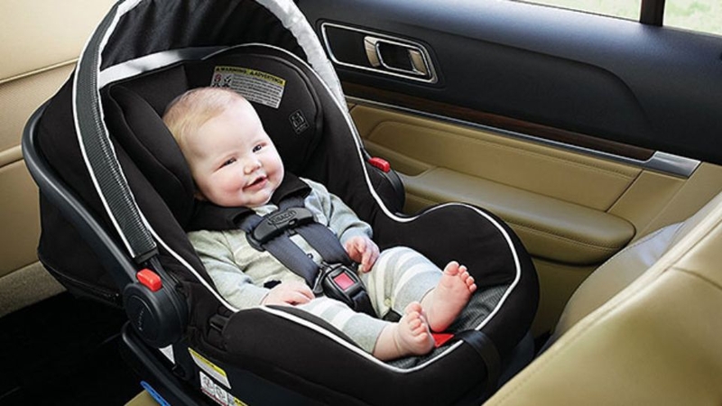 Lý do nên mua ghế ô tô trẻ em tại FPT Shop