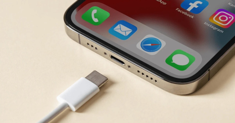 Mua iPhone 15 có kèm sạc không 4