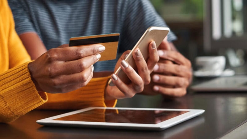 Mua hàng online sở hữu nhiều ưu điểm nhưng cũng tiềm ẩn các rủi ro