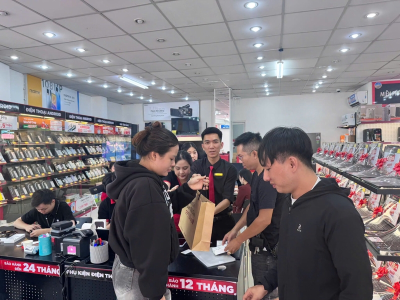 mua-ngay-galaxy-a08-tai-fpt-shop.jpg