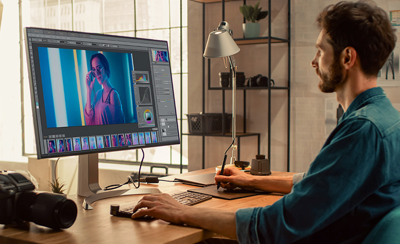 Multimedia designer khác multimedia artist như thế nào?