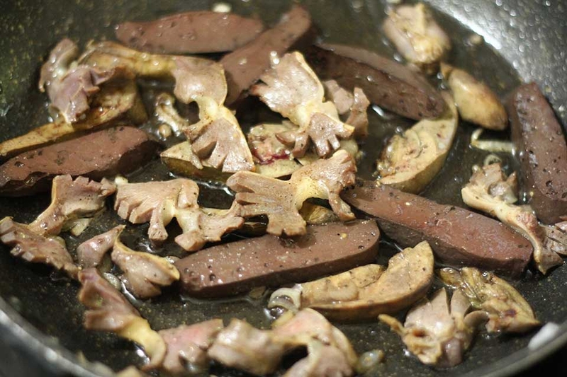 Cách làm mướp xào lòng gà - 04