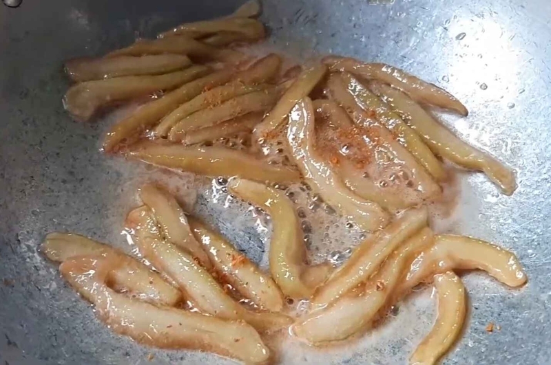 Thêm 1 muỗng canh ớt bột