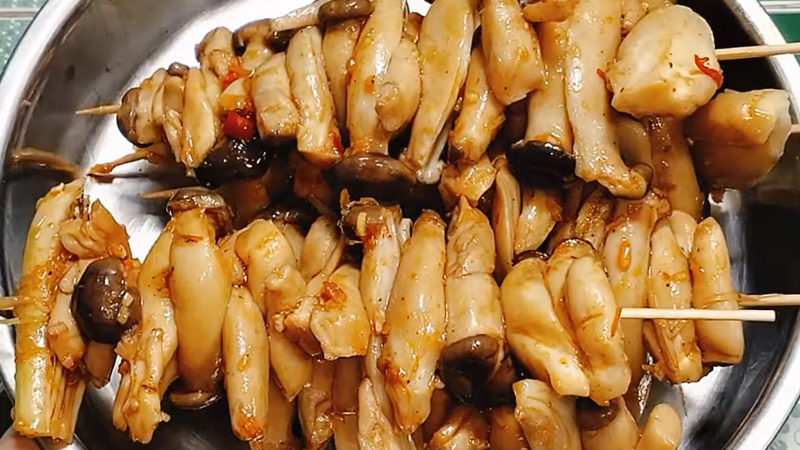 Nướng nấm nướng xiên