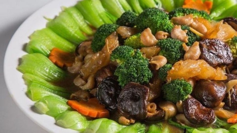 Bạn có thể xào nhanh với dầu oliu, tỏi, rau củ hoặc thịt bò để giữ được hương vị nấm thơm ngậy