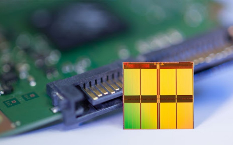 NAND TLC (Triple-Level Cell)