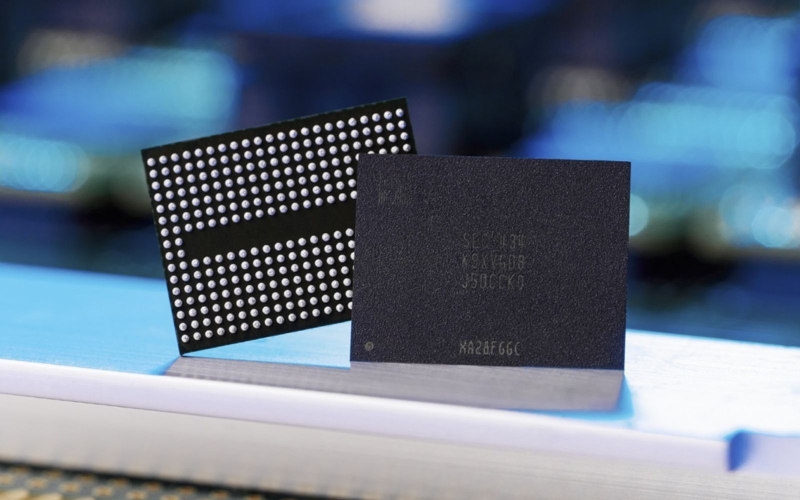 NAND QLC (Quad-Level Cell)