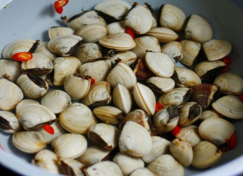 nấu canh ngao chua dứa 4