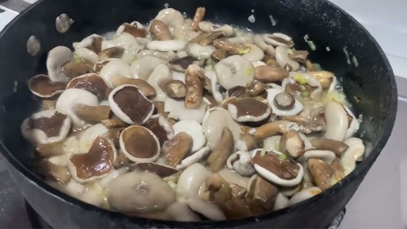 nấu cháo nấm 4