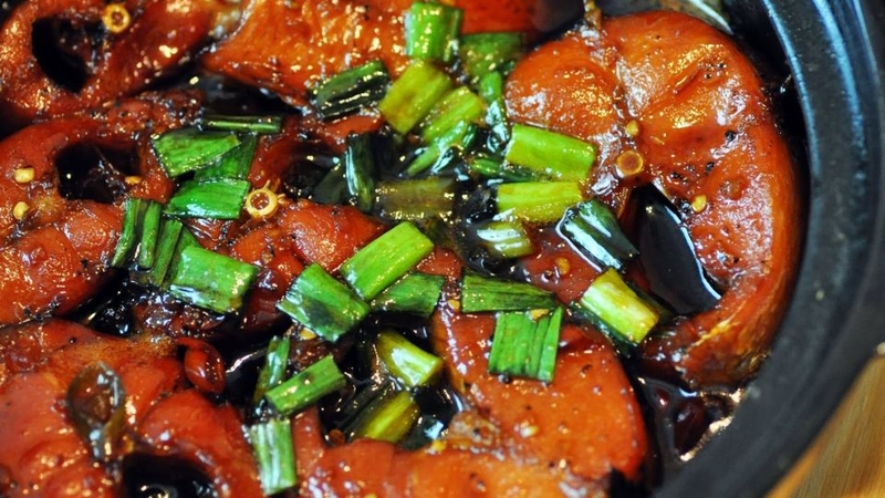 Nấu đường thành nước màu kho thịt, cá có sao không? 5