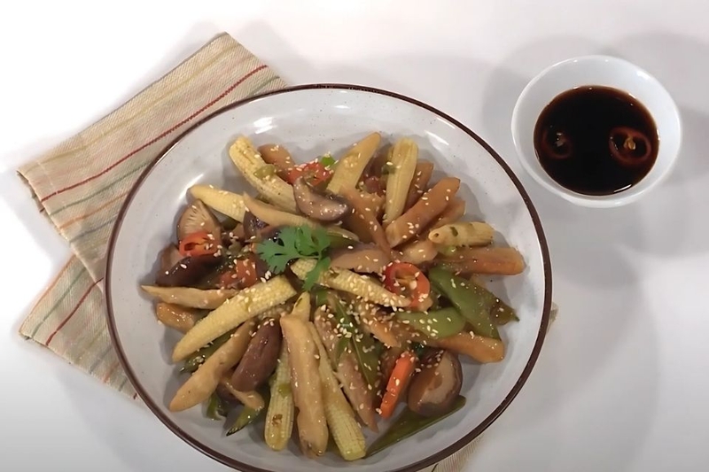 món bắp non xào mì căn ngon khó cưỡng