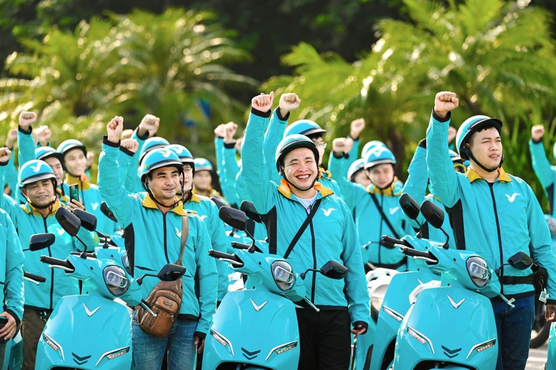 Nên chạy Grab hay VinFast 1