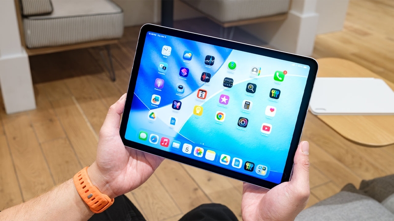Nên chọn iPad Air hay MacBook Air 5