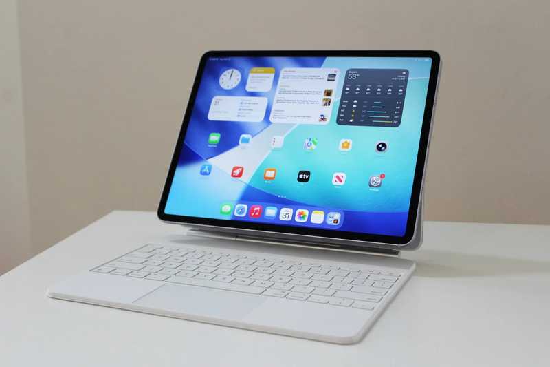 Nên chọn iPad Air hay MacBook Air 3