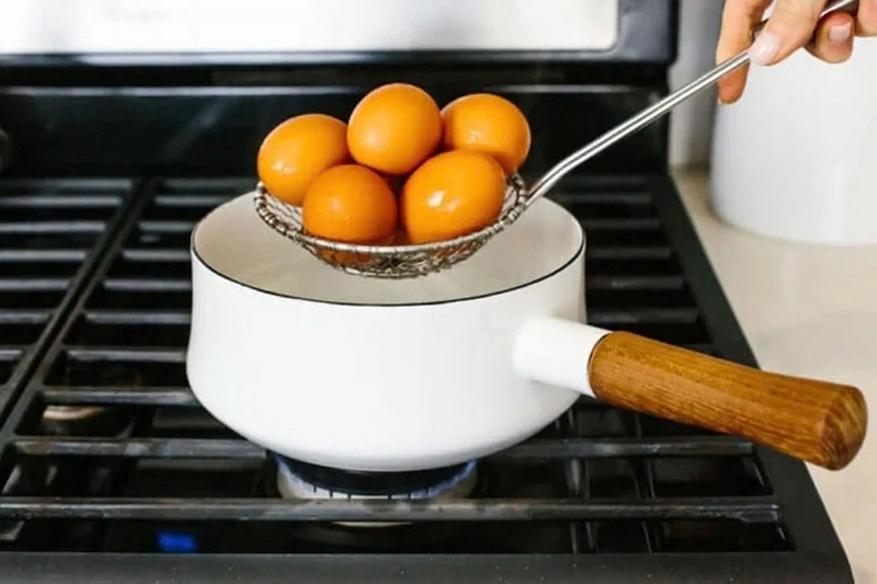 Nên đậy hay mở vung khi luộc trứng ảnh 5