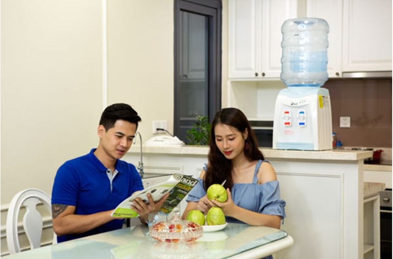 cay nuoc nong lanh up binh fujie wd1080e