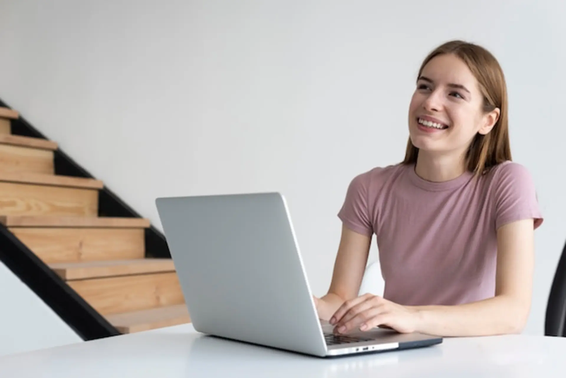 Nên mua laptop hay máy tính bảng cho sinh viên 4