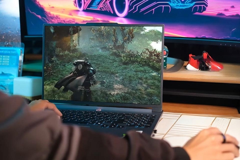 Nên mua máy bàn hay laptop 8