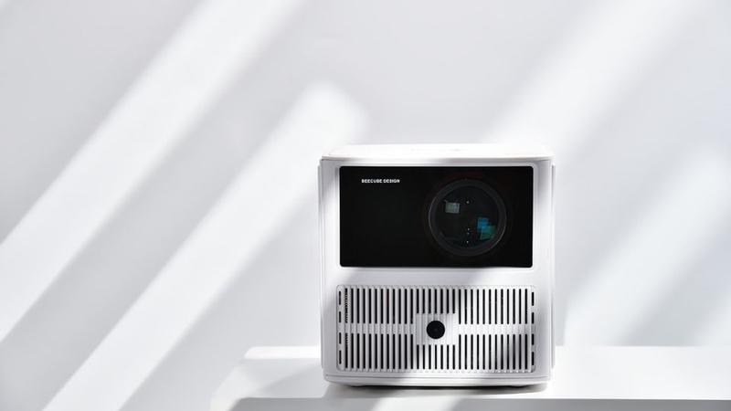 Máy chiếu Beecube Xtreme II/FullHD1080p/850ANSI/Android TV