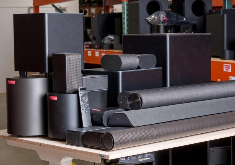 Soundbar thường cần ít phụ kiện hơn nên quá trình lắp đặt và bố trí tương đối gọn