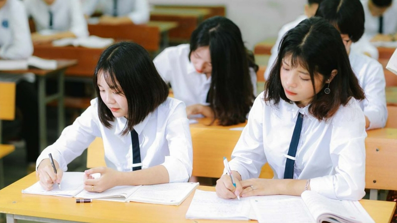 Nên kết hợp cảm xúc và lý lẽ khi viết văn