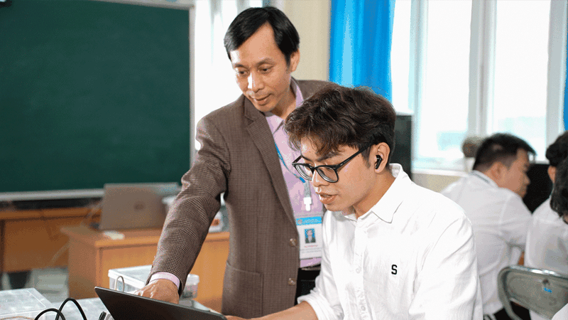 Sinh viên cần nỗ lực tích lũy kiến thức và kinh nghiệm từ sớm