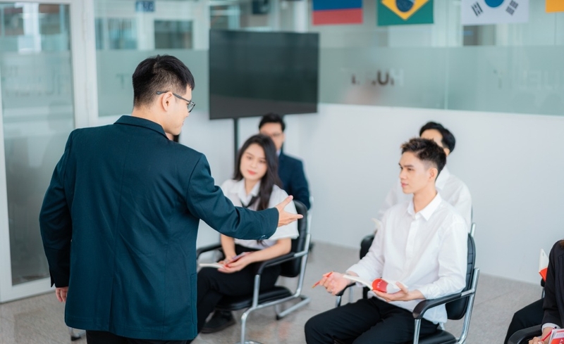 ngành kinh tế đối ngoại hình 8