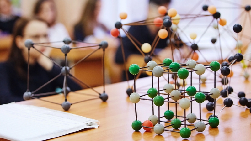 Vật lý học là ngành khoa học nghiên cứu về vật chất, năng lượng, không gian