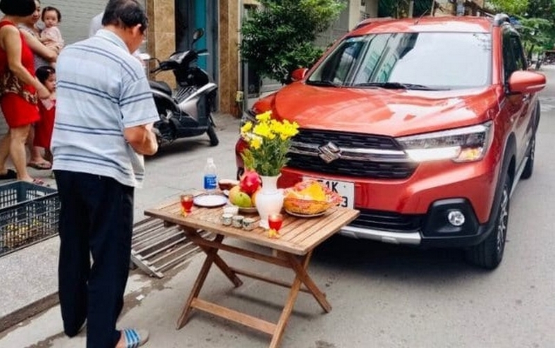Những nghi lễ nhiều người thực hiện khi nhận xe mới