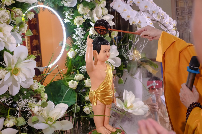 Lễ tắm Phật