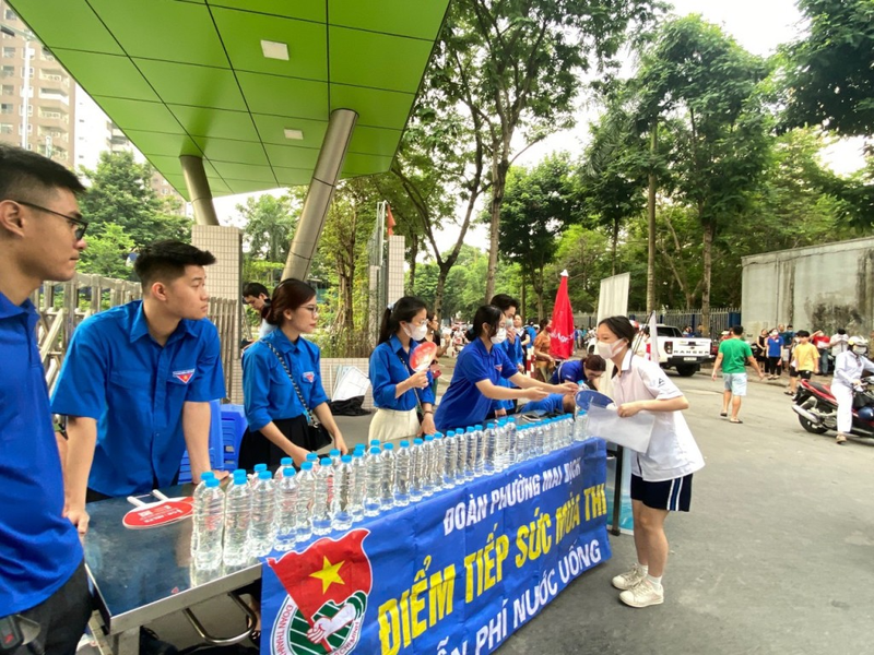 Phong trào thanh niên tiếp sức mùa thi