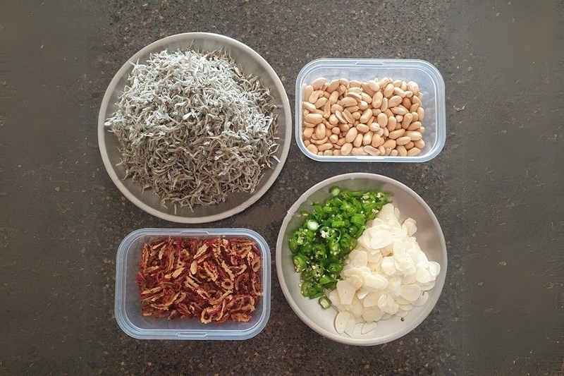 nguyên liệu cá cơm rang đậu phộng