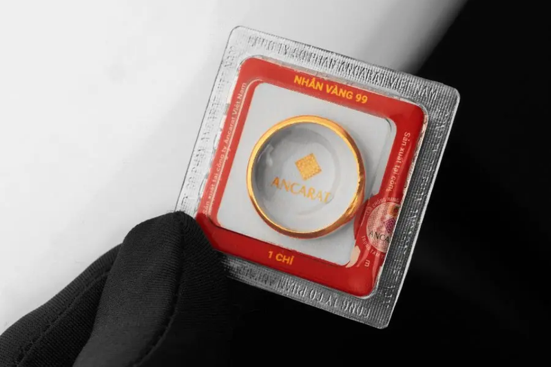 Giá nhẫn vàng 9999 bị ảnh hưởng bởi yếu tố nào?
