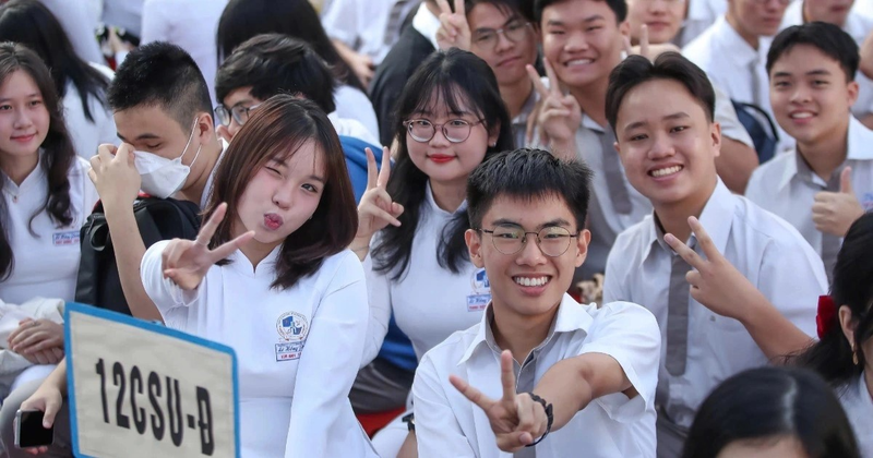 Áo trắng ngày khai trường